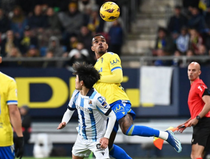 今晚西甲传出新动向,费耶诺德调整名单,管理层表态:悬念犹存,球探报告显示潜力的简单介绍 今晚西甲传出新动向,费耶诺德调整名单,管理层表态:悬念犹存,球探报告显示潜力的简单介绍